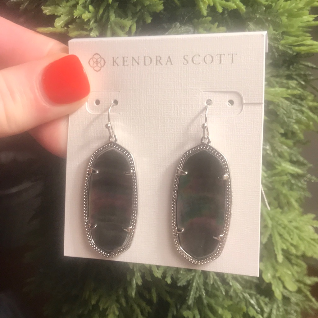 Nwt Kendra Scott Elle Earrings In Black Mop!!